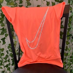 Youth girls size 6 Nike dry fit T-shirt.